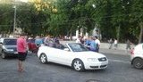 В центре Харькова провода высокого напряжения обвалились на кабриолет и еще четыре авто. ФОТО