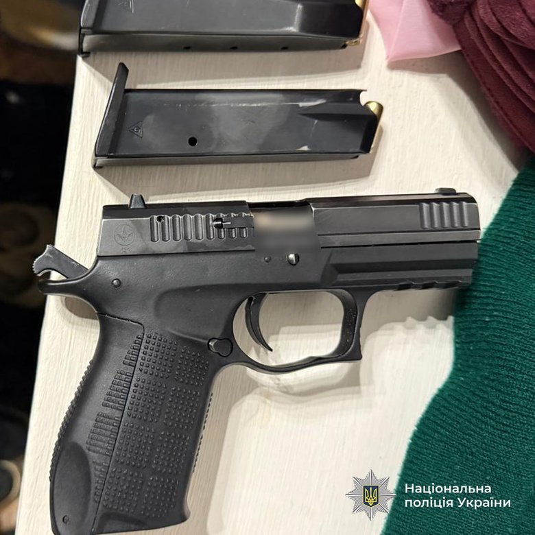 Нацполіція затримала угруповання, учасники якого вивозили військових за кордон