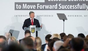 Мета гібридної війни РФ - підірвати підвалини всього демократичного світу, - Порошенко