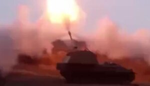 Екіпаж німецької САУ Panzerhaubitze 2000 працює поблизу Бахмута. ВIДЕО