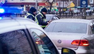 Патрульні перевіряють, як водії поступаються дорогою швидкій та рятувальникам, - МВС