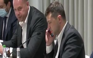 Зеленский позвонил главе "Укрэксимбанка" из-за жалоб бизнеса: Примите решение, чтобы люди могли погашать кредиты через год. У них нет денег. ВИДЕО
