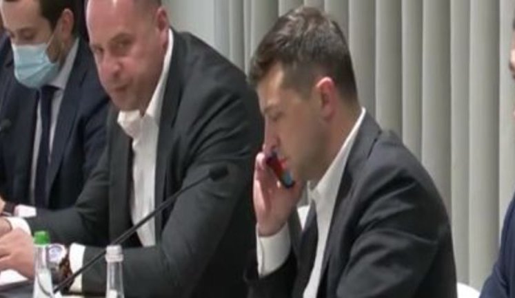 Зеленский позвонил главе "Укрэксимбанка" из-за жалоб бизнеса: Примите решение, чтобы люди могли погашать кредиты через год. У них нет денег. ВИДЕО