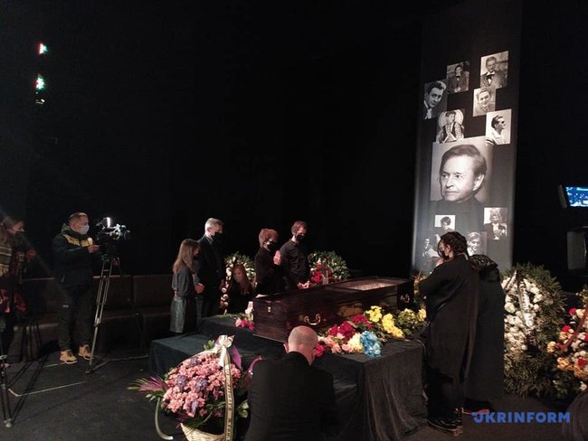 Во Львове прощаются с режиссером Романом Виктюком 01