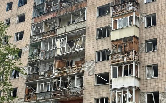 Ворог ударив ФАБами по Слов’янську: 3 людини поранені, зруйновано навчальний заклад. ВІДЕО+ФОТО