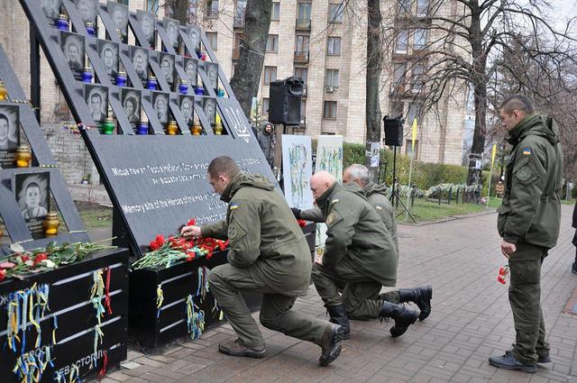 Поминальный молебен по случаю 4-й годовщины Революции Достоинства состоялся в центре Киева 07