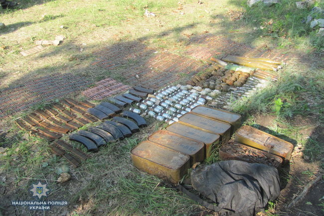 Большой арсенал оружия и боеприпасов изъят на Луганщине, - Нацполиция 02