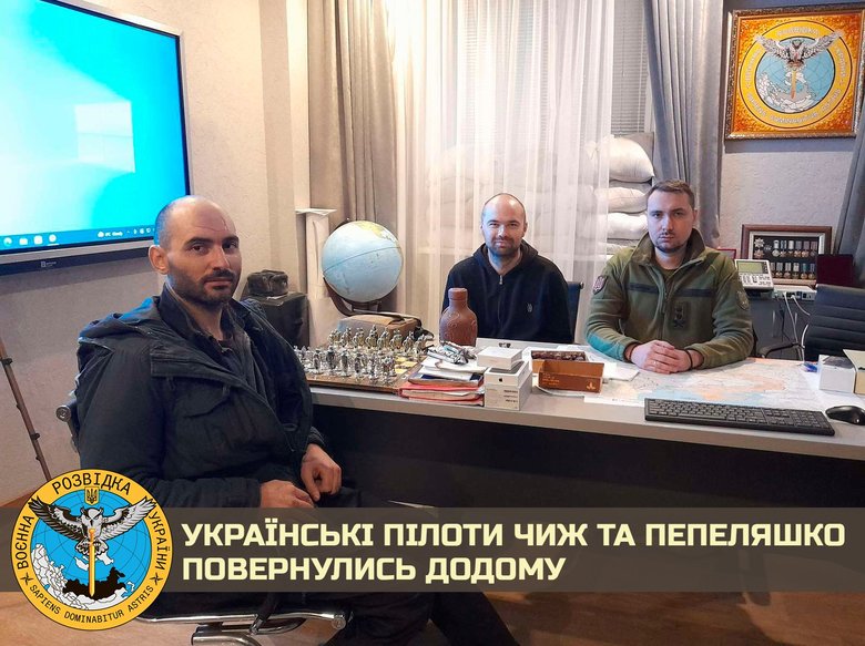 Intelligence has released two Ukrainian pilots from Russian captivity 01