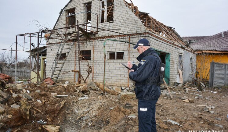 Рашисти обстріляли з артилерії село на Миколаївщині: пошкоджено будинки