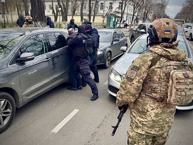 Схема незаконного переправлення чоловіків
