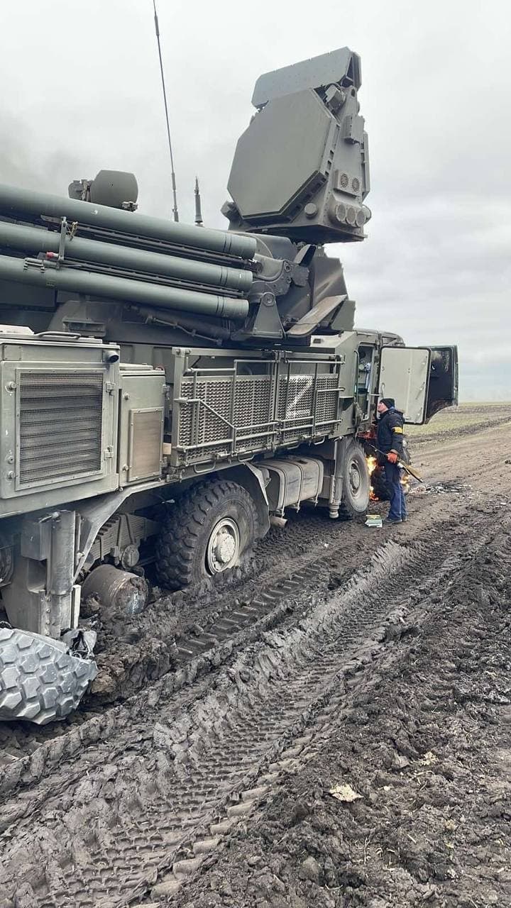 Українська авіація розбомбила колону військ РФ під Миколаєвом, - Кіровоградська ОДА 03 Українська авіація розбомбила колону військ РФ під Миколаєвом, - Кіровоградська ОДА 03
