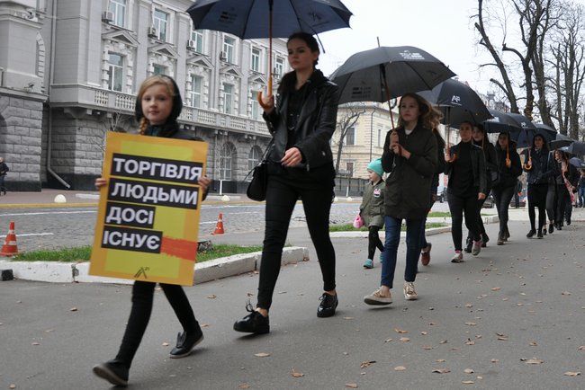 Прогулялися заради свободи: акція, приурочена до Європейського дня боротьби з торгівлею людьми, відбулася в Києві 10