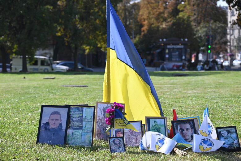 Акція Голоси полеглих Героїв: родичі загиблих воїнів закликають владу створити Національне військове кладовище у Биківні 08