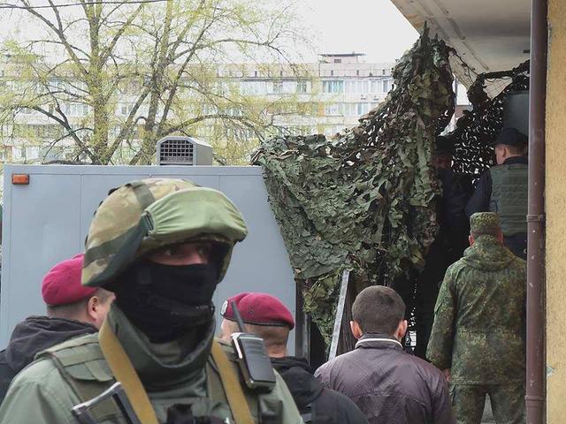 Торнадовцев доставили в Оболонский райсуд Киева 01 Торнадовцев доставили в Оболонский райсуд Киева 01