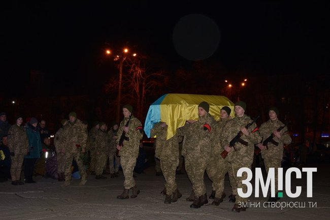 С погибшим на Донбассе воином Максимом Хитайловым попрощались в Полтаве 06