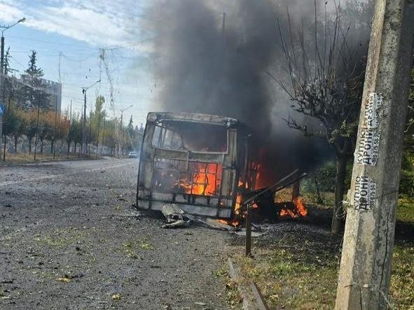 12 загиблих та 13 поранених: РФ атакувала автобус у Краматорську