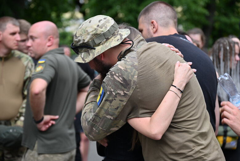 У Володимирському соборі попрощалися із загиблим у боях за Україну воїном Микитою Оптимістом Красновідом 09