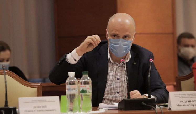 Бізнес готовий допомагати державі з COVID-вакцинацією: за день я отримую п'ять-шість листів, - "слуга народу" Радуцький. ВIДЕО