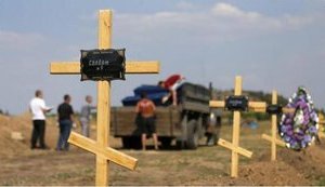"Солдат №9": в Донецкой области посреди поля нашли стихийное кладбище террористов. ФОТОрепортаж