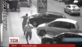 В центре Днепропетровска среди белого дня обстреляли и похитили человека. ВИДЕО