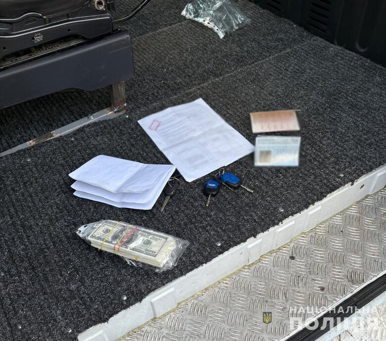 У Києві викрито чоловіка та жінку, які продавали авто, ввезені для ЗСУ