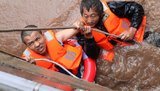 Сильное наводнение в Китае: под воду ушли 23 города, 29 тыс. га полей, эвакуировано 62,5 тыс. людей. ФОТОрепортаж
