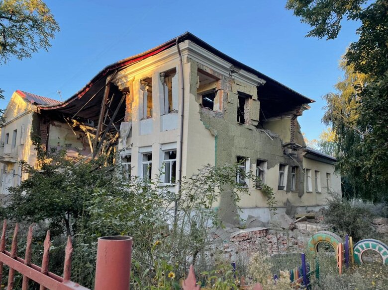 Россияне нанесли удар по Славянску. Разрушен детский сад, - мэр Лях 01