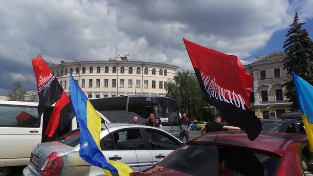 Poroshenko sign amnesty! car run started in Kyiv 07