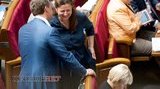 Депутаты вовсю отвлекаются от работы: пресса, общение, выбор аксессуаров и гардероб. ФОТОрепортаж
