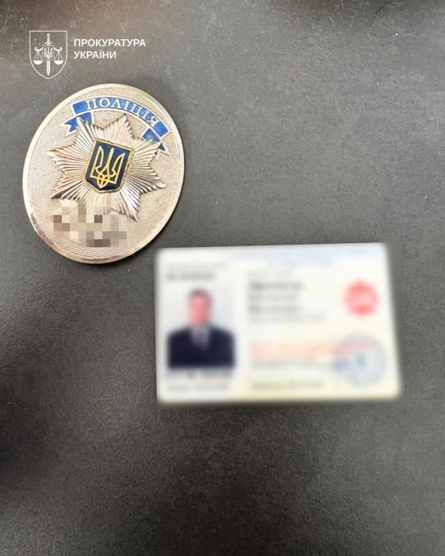 Полковники поліції створили озброєну банду та вибивали гроші