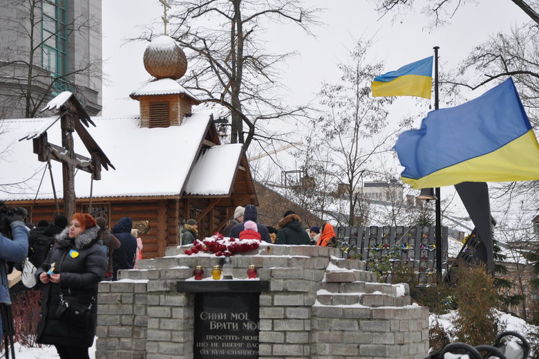 Ялинка для Героїв: у Києві вшанували память загиблих воїнів та Героїв Небесної Сотні 25