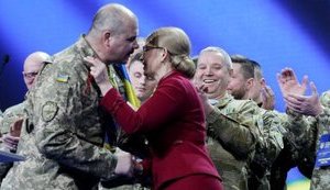 Сьогодні потрібно захищати Україну від зла, яке всередині, - що говорять "кіборги", які публічно підтримали Тимошенко. ФОТОрепортаж