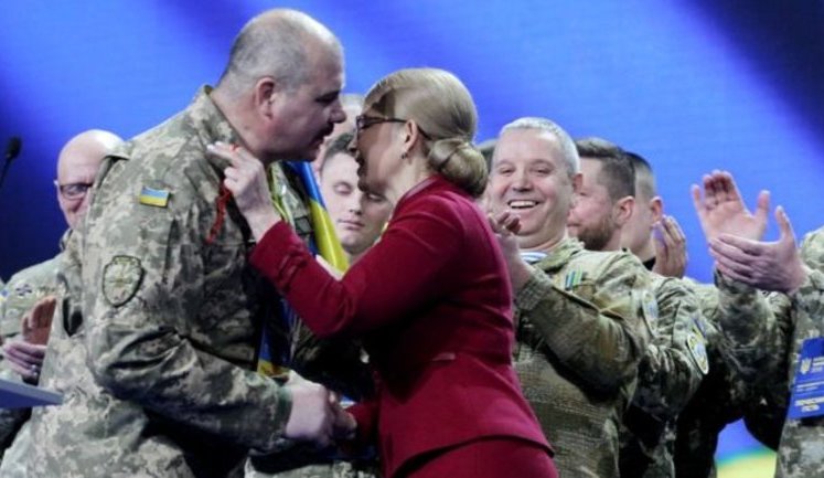 Сьогодні потрібно захищати Україну від зла, яке всередині, - що говорять "кіборги", які публічно підтримали Тимошенко. ФОТОрепортаж