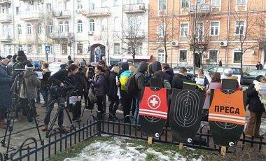 посольство пикет