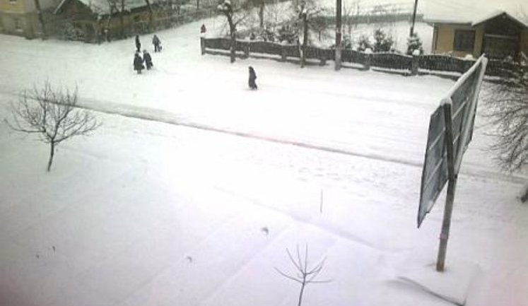Snow Collapse in West Ukraine – Monthly Amount of Snow Covered the Cities. PHOTOS