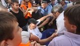 Под харьковским судом в сторонников Тимошенко бросили взрывпакет. Милиция бездействовала, - БЮТ. + ВИДЕО.