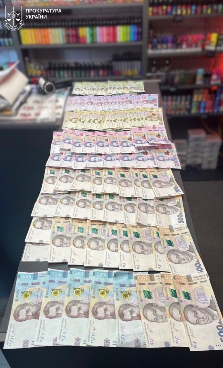 Два нелегальних тютюнових бізнеси викрито у Харкові