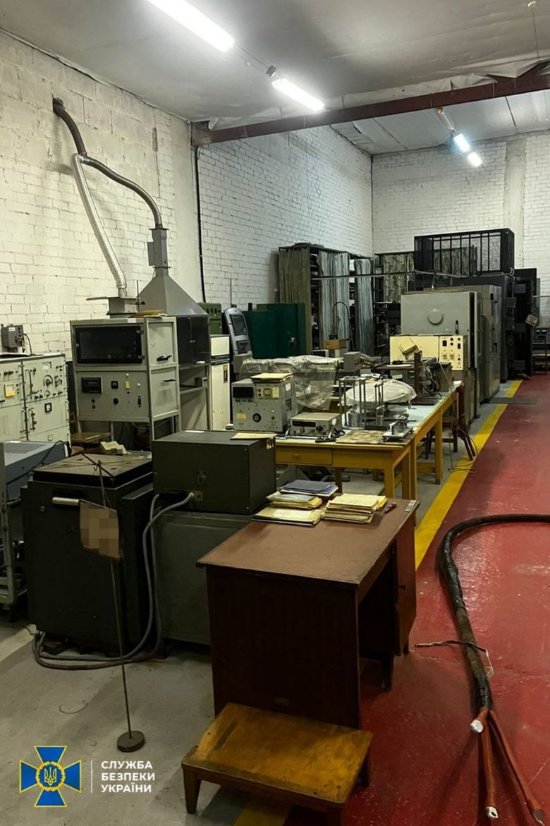 Поставив ЗСУ браковані окуляри на 60 млн грн: затримано гендиректора компанії