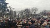 Жителі Тернопільщини протестують проти розміщення в місцевому санаторії евакуйованих із Китаю людей. ВIДЕО