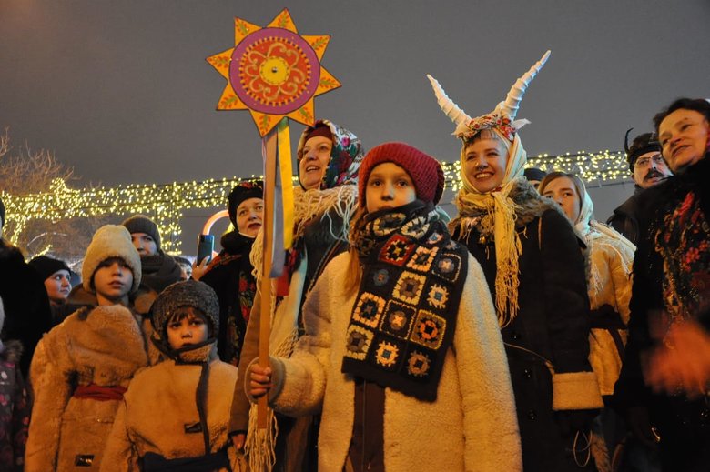 На Контрактовій площі в Києві відсвяткували Щедрий вечір з Козою і Маланкою 02