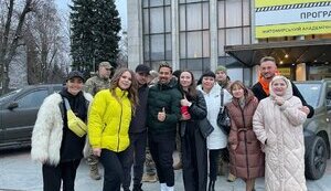 Група українських артистів-волонтерів придбала і передала десантникам з 95-ї бригади 4 автівки. ФОТО