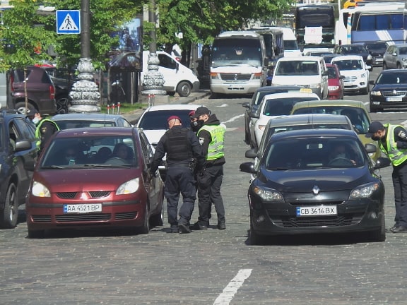 Автоперевозчики протестуют в центре Киева, требуют возобновления междугородних перевозок (обновлено) 05