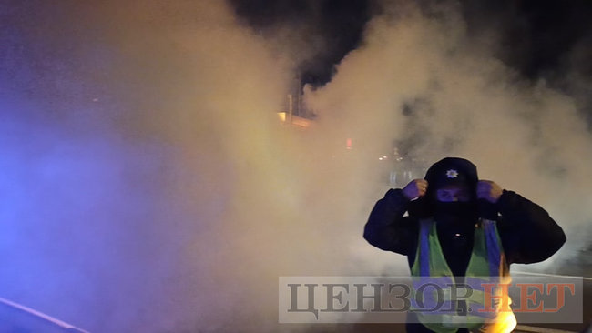 Под Шевченковским судом - столкновения с полицией 15