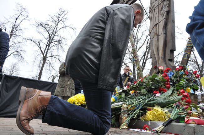 Панахида за Героями Небесної Сотні відбулася в центрі Києва 08