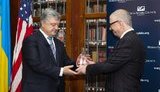Порошенко в США вручили награду "Международный государственный деятель". ФОТО