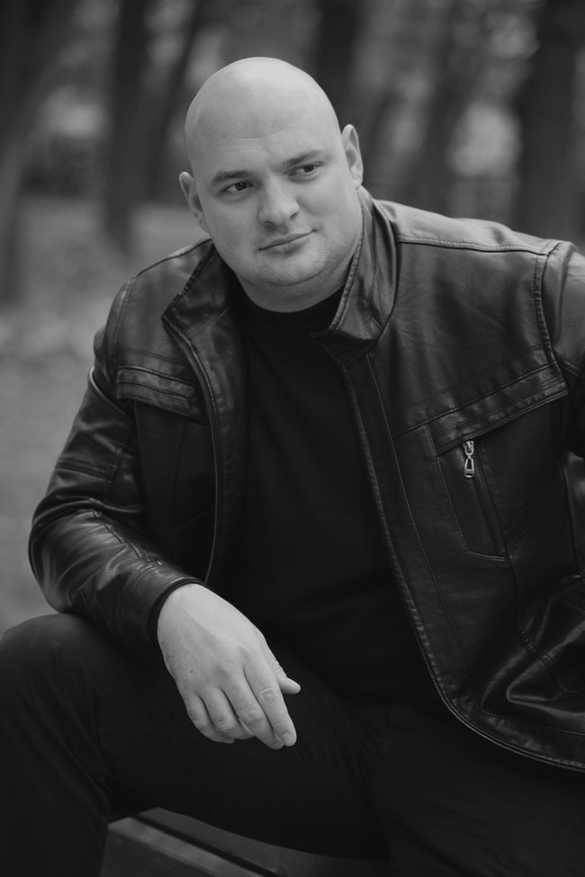 На початку війни був сформований образ воїна як опори нації, але зараз ветеранів бояться приймати на роботу. Як працює Центр допомоги захисникам України AxioS 02