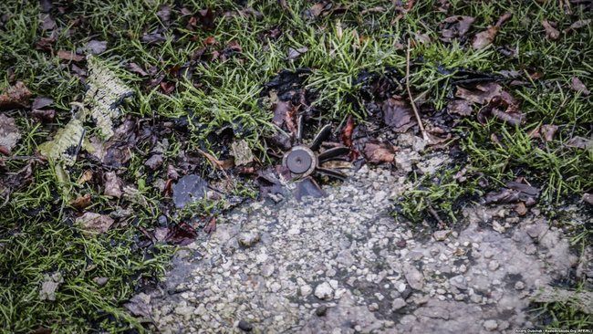 Beach rigged with mines, not a single undamaged building: journalists show embattled Shyrokyne village 09