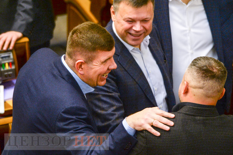Календарі Ковальчука, суперечка Стефанчука і Разумкова, дискусія Вятровича і Бужанського, Вірастюк під ялинкою, - день роботи Ради 16 грудня 08