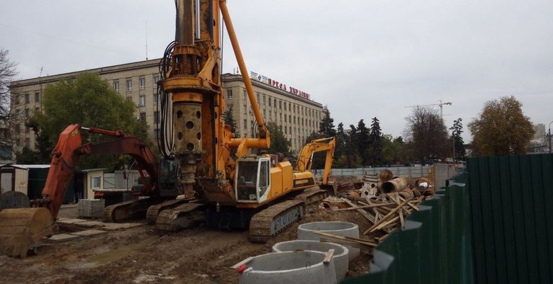 Скандальний суд скасував заборону на будівництво багатоповерхівки у сквері біля метро Шулявська 01