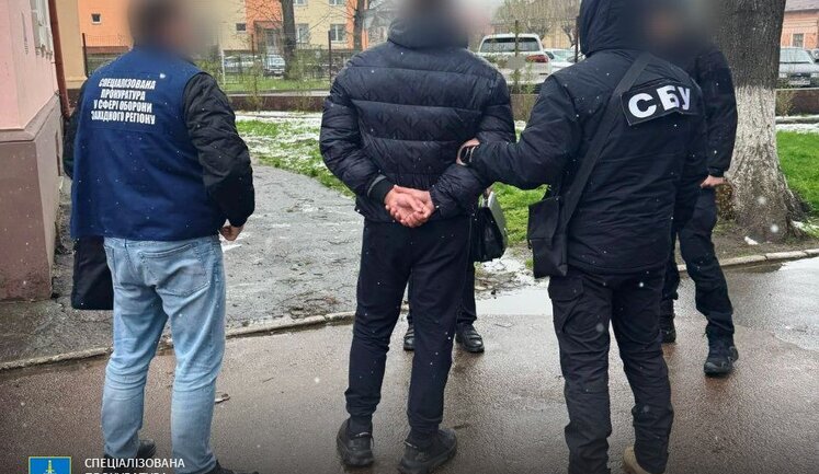 Обещали "тыловую службу" за $6000: на Буковине задержаны два экс-чиновника ТЦК, - прокуратура. ФОТОрепортаж